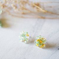 Real Dried Flowers and Resin Clover Stud Earrings in Yellow and Green - Thumbnail 3