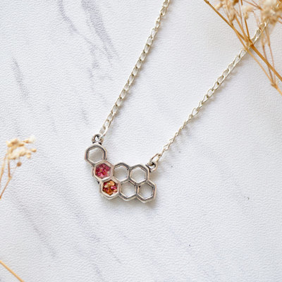 Real dried flowers in honeycomb resin necklace in magenta mix - Thumbnail 3
