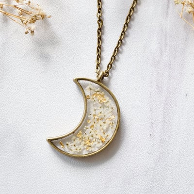 Real pressed flower and resin moon necklace in white and gold foil mix - Thumbnail 4