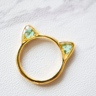Real pressed flower and resin cat ring in baby blues - Thumbnail 5