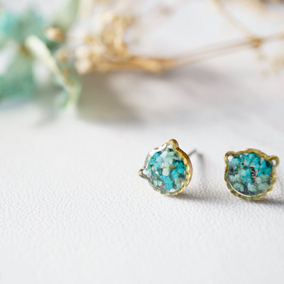 Real dried flowers and resin cat stud earrings in mint teal mix