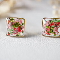Real Dried Flowers and Resin Stud Earrings in Pink Green Mix - Thumbnail 1