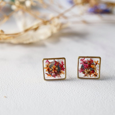 Real dried flowers and resin stud earrings in pink orange mix