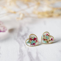 Real Dried Flowers and Resin Heart Stud Earrings in Mint Magenta White - Thumbnail 3