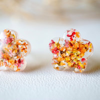 Real Dried Flowers and Resin Stud Earrings in Pink Orange Yellow - Thumbnail 3