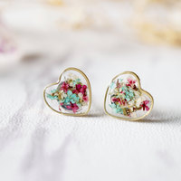 Real Dried Flowers and Resin Heart Stud Earrings in Mint Magenta White - Thumbnail 4