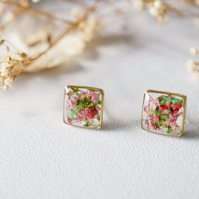 Real dried flowers and resin stud earrings in pink green mix