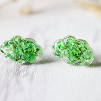Real Dried Flowers and Resin Cloud Stud Earrings in Green - Thumbnail 4