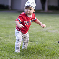 organic cotton leggings in 'shapes' in white and black - Thumbnail 2