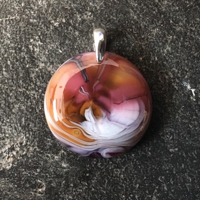 Salmon pink and cinnabar glass pendant - Thumbnail 1