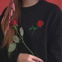 EMBROIDERED ROSE SWEATSHIRT BLACK - Thumbnail 1