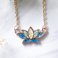 Real Pressed Flowers and Resin Necklace Rose Gold Ombre Lotus Flower - Thumbnail 4