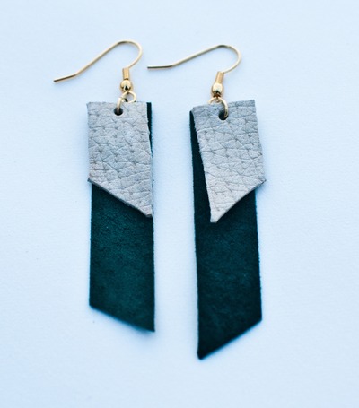 Leather geometric earrings - Hunter green & light gray