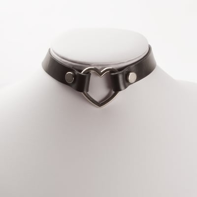 Heart leather choker (click for more colors)