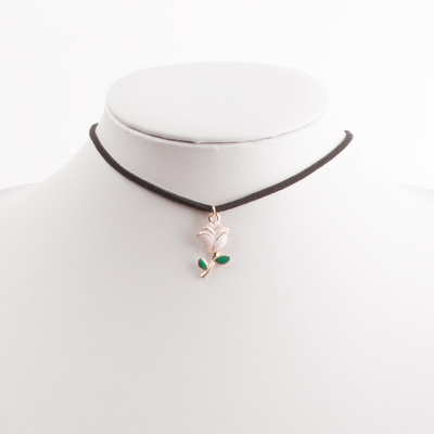 Rose necklace pink