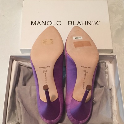Manolo blahnik "hangisi" lavender satin pumps