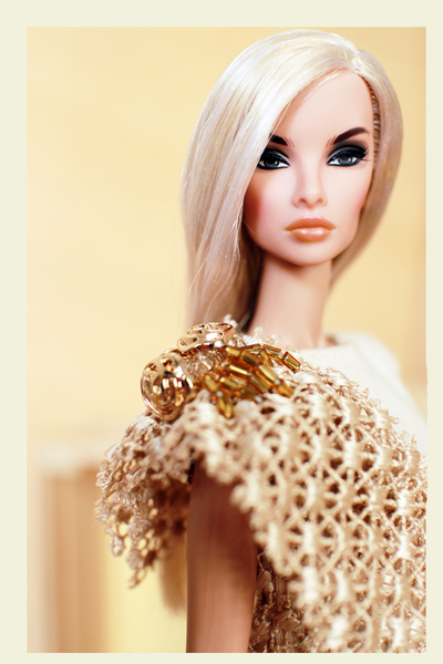 Neutral minds - look 1