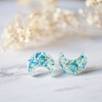 Real Dried Flowers and Resin Moon Stud Earrings in Mint and Blue - Thumbnail 2