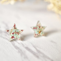 Real Dried Flowers and Resin Star Stud Earrings in Mint and Rose - Thumbnail 3
