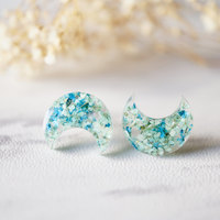 Real Dried Flowers and Resin Moon Stud Earrings in Mint and Blue - Thumbnail 4