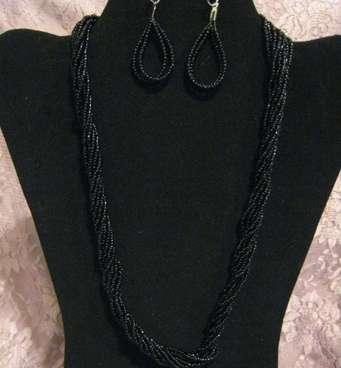 Black Seed Bead Necklace Set