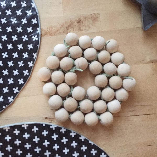 NATURAL WOODEN BEAD TRIVET 