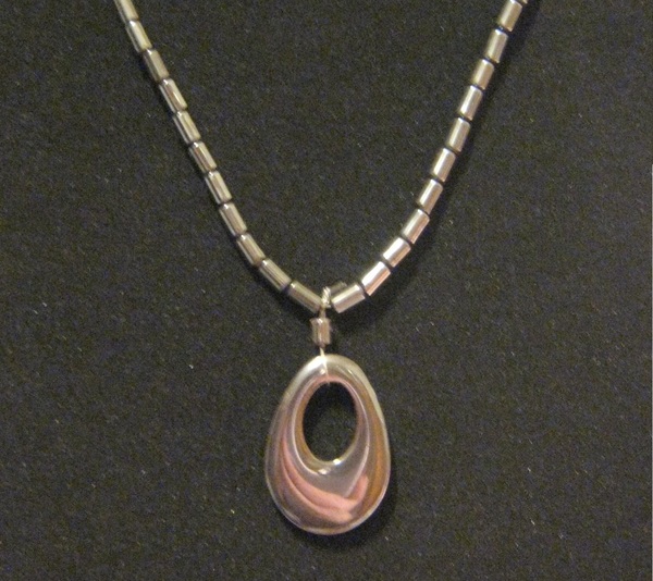 Hemalyke Hollow Oval Drop Necklace