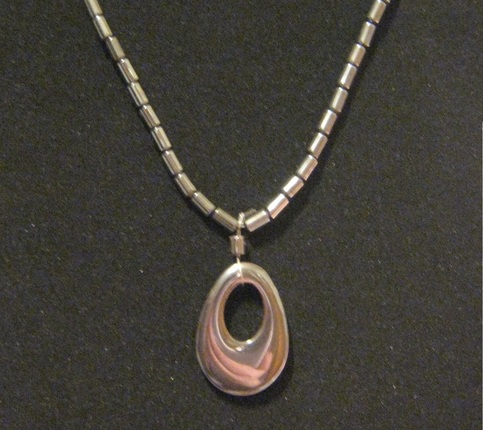 Hemalyke Hollow Oval Drop Necklace