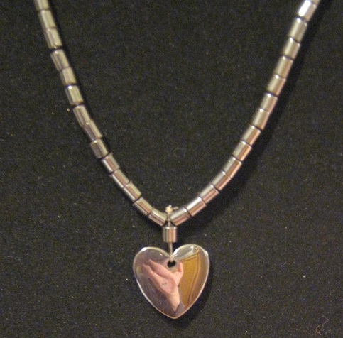 Hemalyke Single Heart Necklace