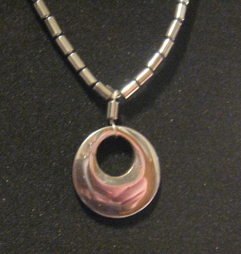 Hemalyke Hollow Circle Necklace