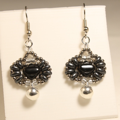Stylish gray and black woven earrings with silver drop - Thumbnail 5