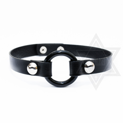 Pure black/white choker