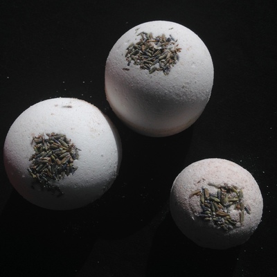 Brazilian clay & lavender bath bomb
