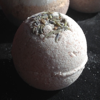 Brazilian clay & lavender bath bomb
