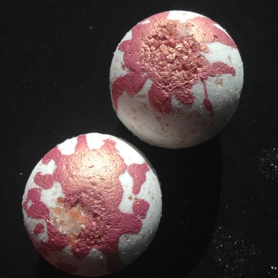 Rose quartz bath bomb - Thumbnail 4