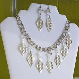 Necklace (Silvertone)