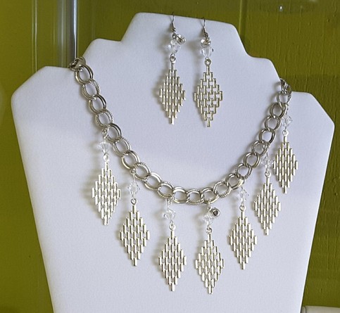 Necklace (Silvertone)