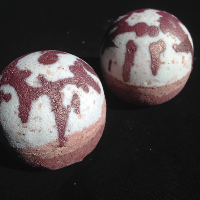 Cherry almond bath bomb