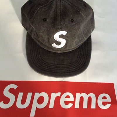 Supreme s logo hat . gray 