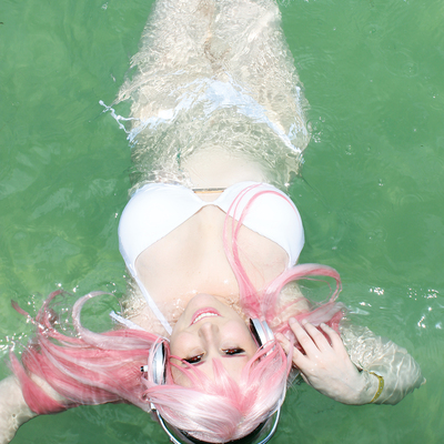 8x10 super sonico beach 2