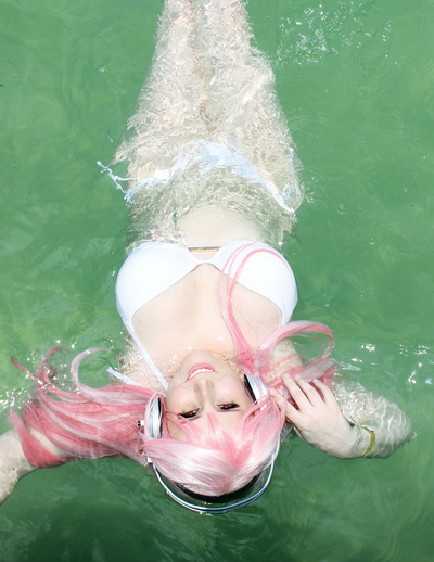 8x10 Super Sonico Beach 2