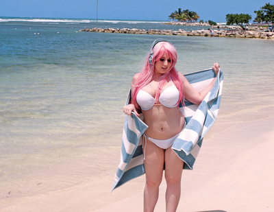 8x10 Super Sonico Beach 3