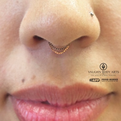 Dire straights - gold chain septum clicker 