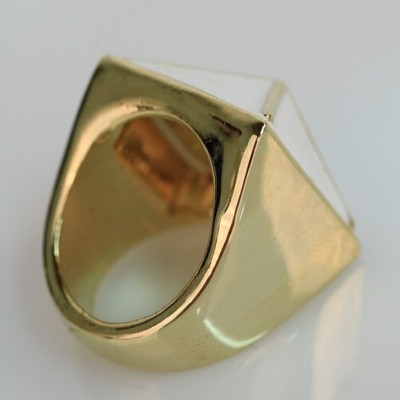 Pyramid ring