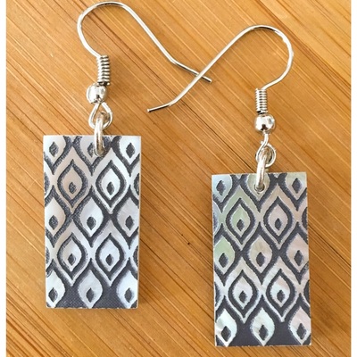 Pearl color white back/gray pattern front-shell-womens earring
