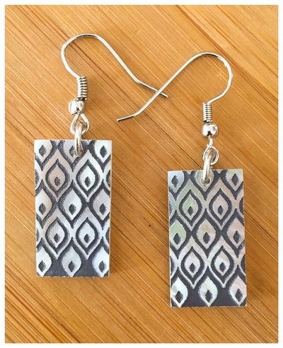 Pearl Color White Back/Gray Pattern Front-Shell-Womens Earring