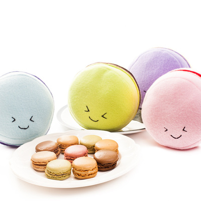 Plush desserts: mischievous macaron