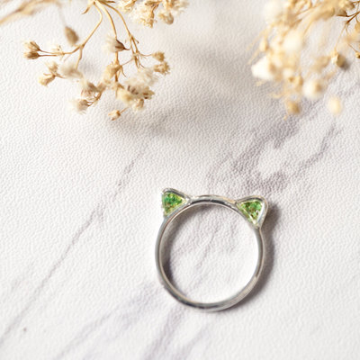 Real pressed flowers and resin silver cat ring in green