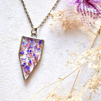 Real Dried Flowers and Resin Necklace, Arrowhead in Purple and Pink Mix - Thumbnail 3