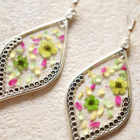 Real Dried Flowers and Resin Earrings in Green White Pink - Thumbnail 3